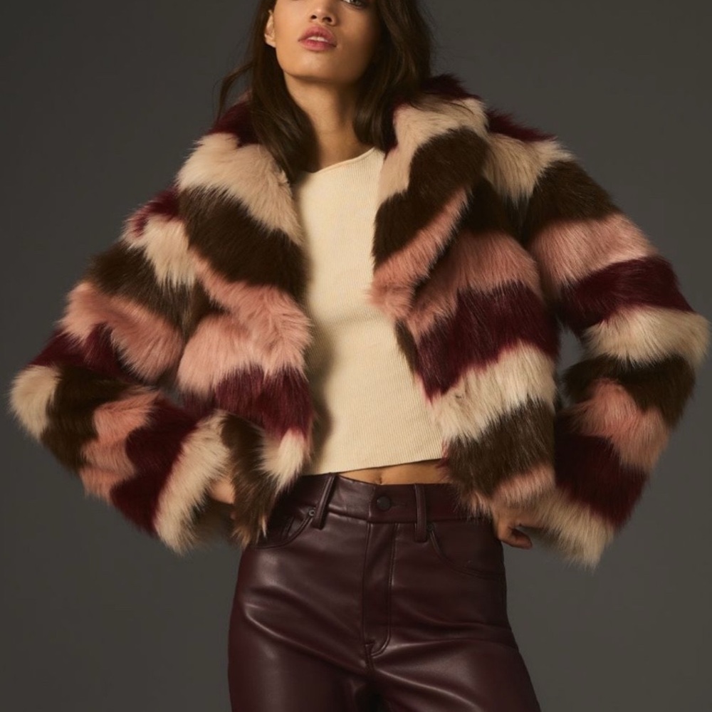 Anthropologie NVLT Cropped
Faux Fur Jacket size L